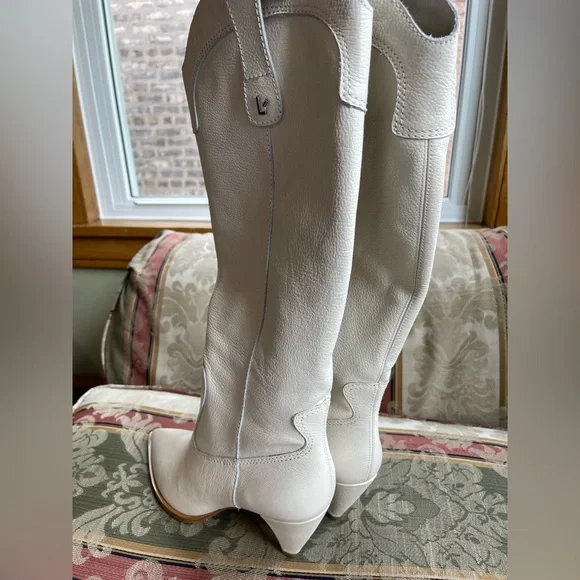 LarroudéWomen's Louise Pointed Toe High Heel Western Boots. Size 7 WomenN2-1
